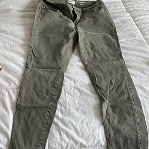 Sonoma women’s skinny Jean in light olive, size 14S